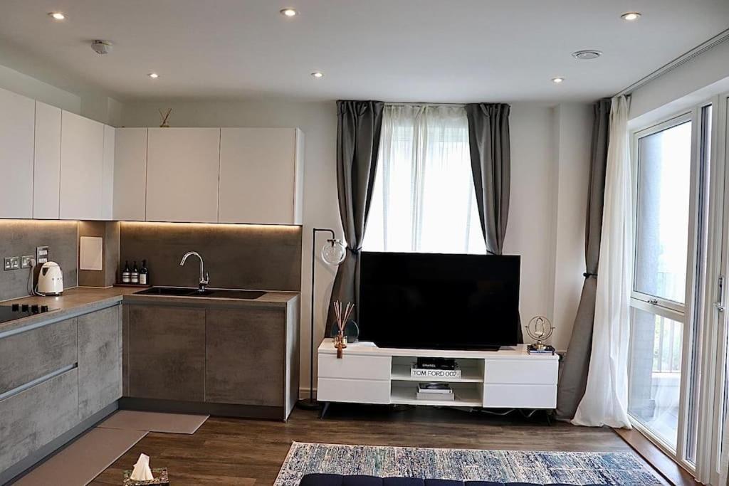 A Stylish Two Bedroom Modern Apartment With Parking 바킹 외부 사진