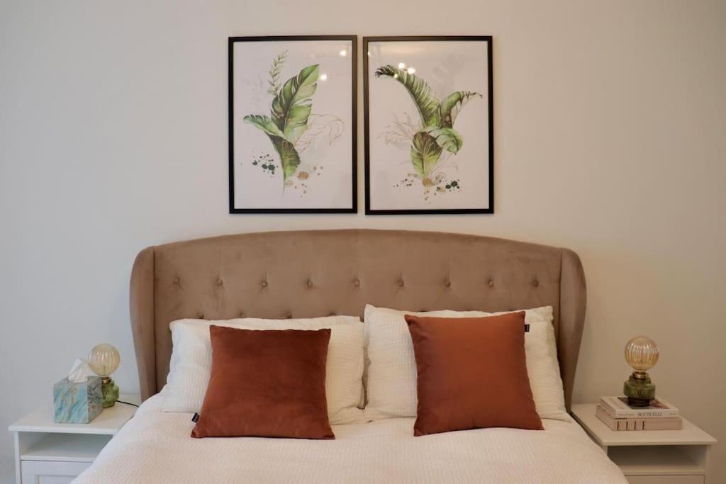 A Stylish Two Bedroom Modern Apartment With Parking 바킹 외부 사진