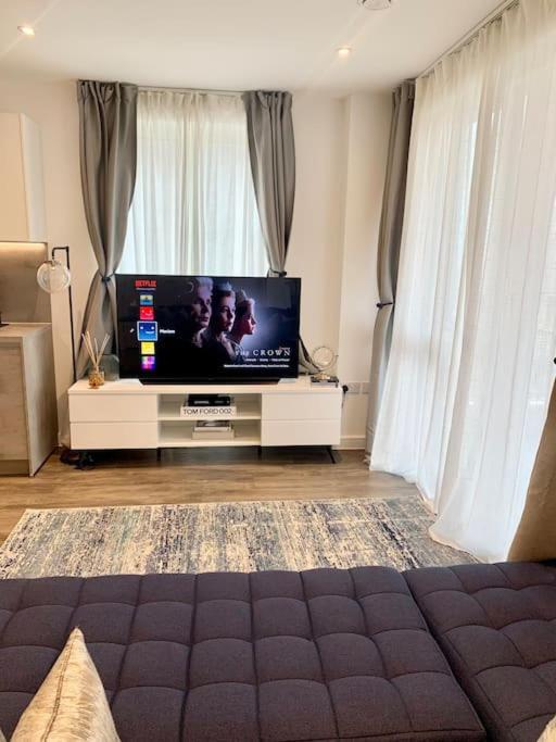 A Stylish Two Bedroom Modern Apartment With Parking 바킹 외부 사진